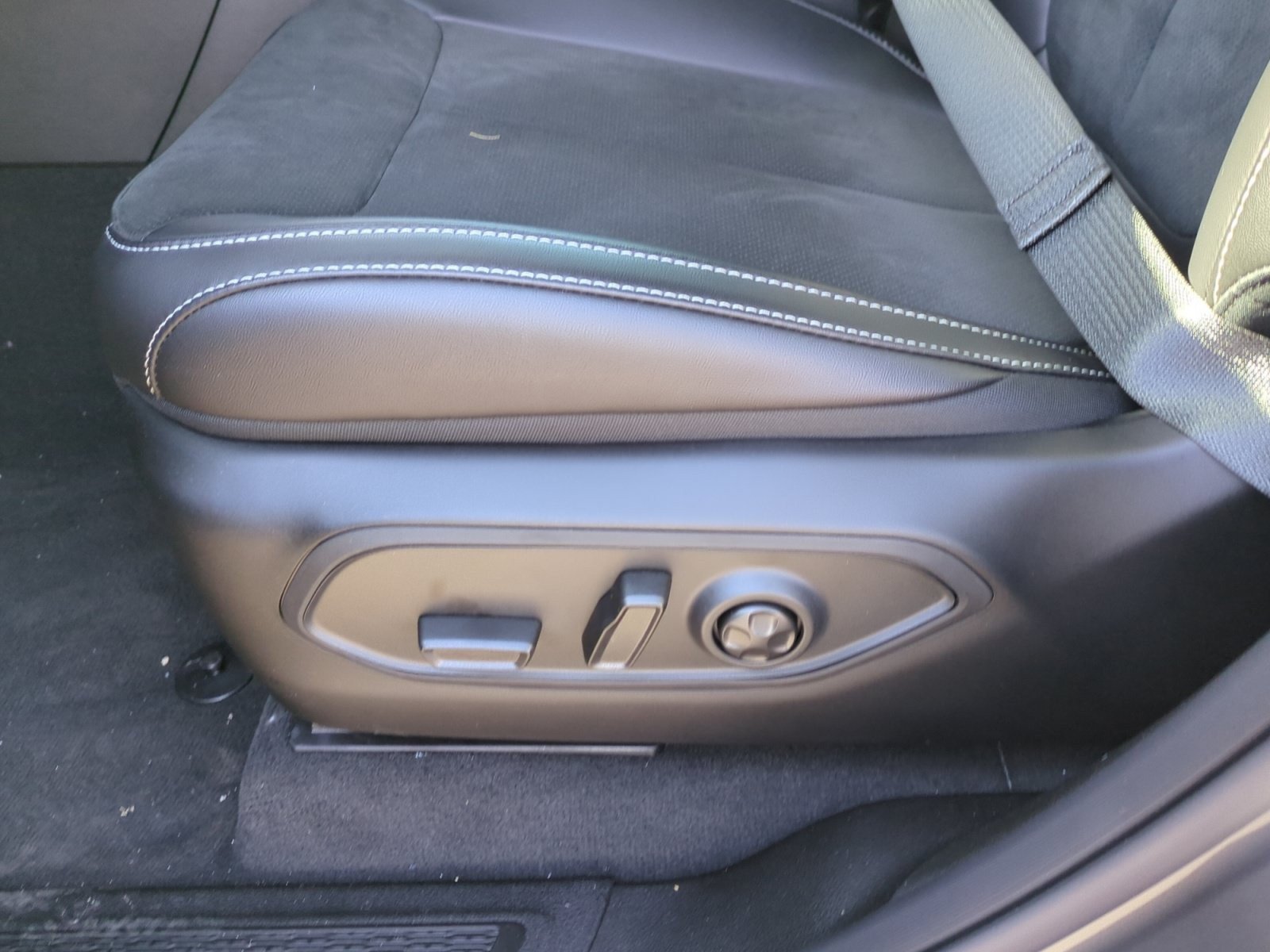 New 2026 Jeep Grand Cherokee Altitude AWD/4WD image 14