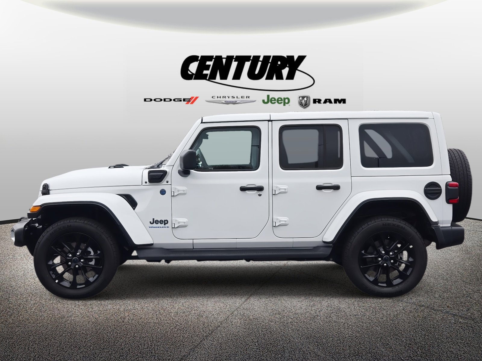 Used 2025 Jeep Wrangler Sahara AWD/4WD image 7