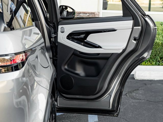 Used 2022 Land Rover Range Rover Evoque R-Dynamic SE image 23