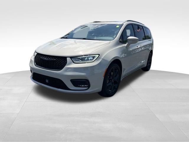 Used 2021 Chrysler Pacifica Touring-L w/ Premium & Safety Sphere Group AWD/4WD image 3