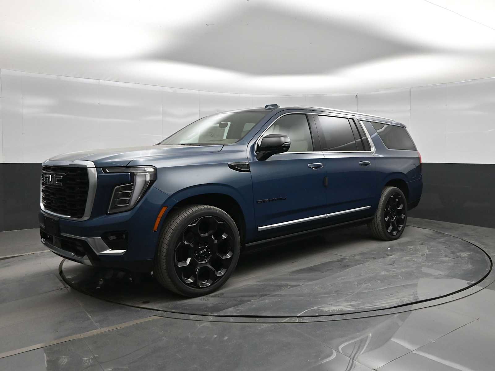 New 2026 GMC Yukon XL Denali w/ Denali Reserve Package AWD/4WD image 4