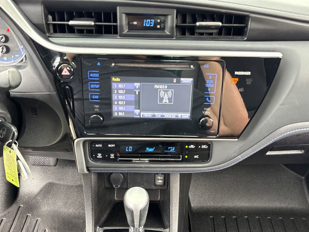 Used 2017 Toyota Corolla SE image 23