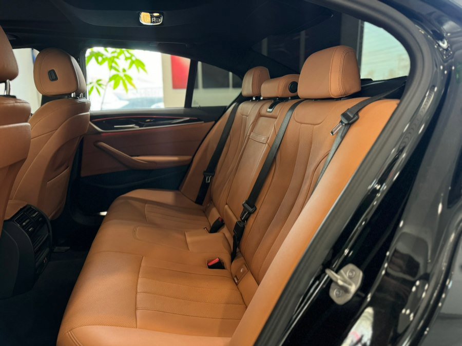 Used 2023 BMW 530i w/ M Sport Package RWD image 16