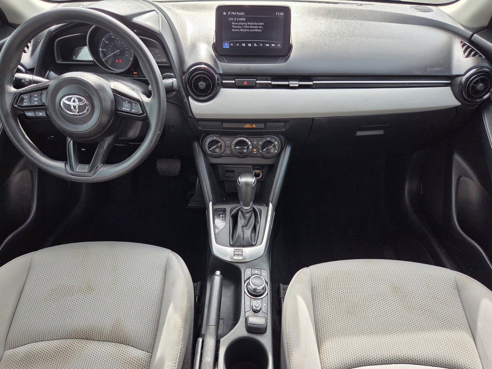 Used 2019 Toyota Yaris L image 7