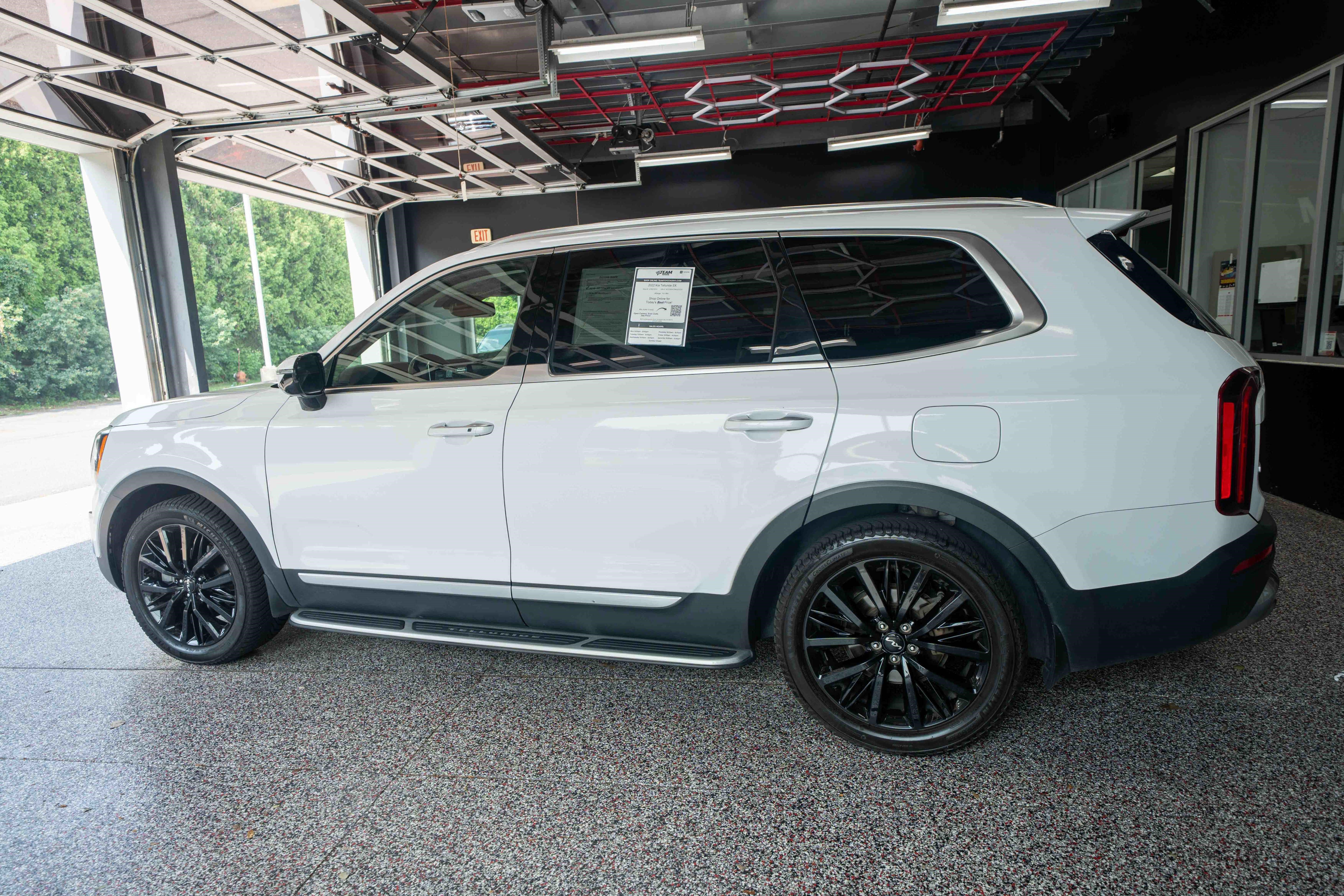Used 2022 Kia Telluride SX w/ SX Prestige Package AWD/4WD image 2