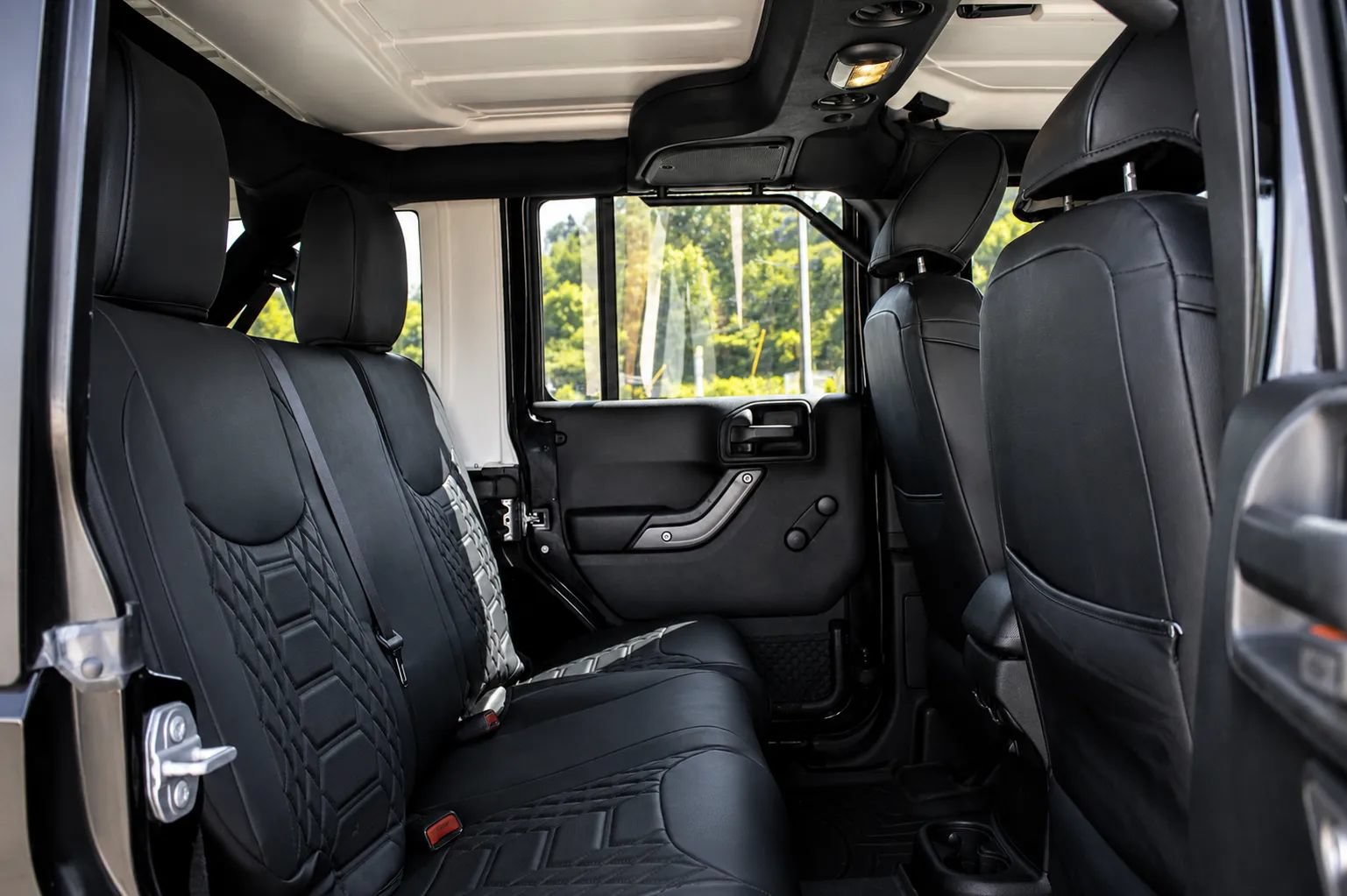 Used 2017 Jeep Wrangler Unlimited Sport w/ Connectivity Group AWD/4WD image 17