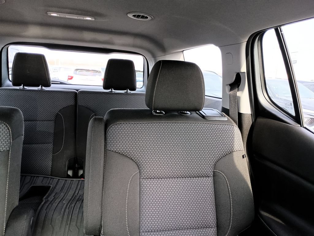 Used 2023 GMC Acadia SLE w/ Driver Convenience Package FWD image 14