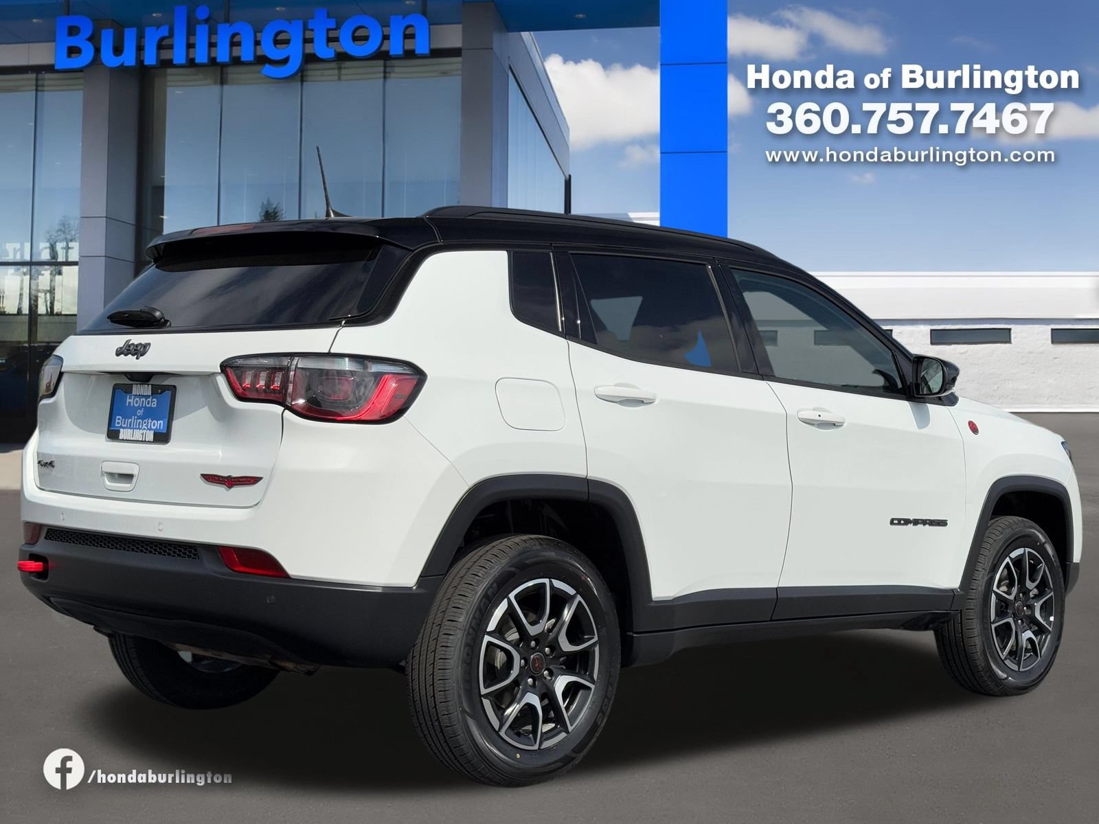 Used 2025 Jeep Compass Trailhawk AWD/4WD image 6