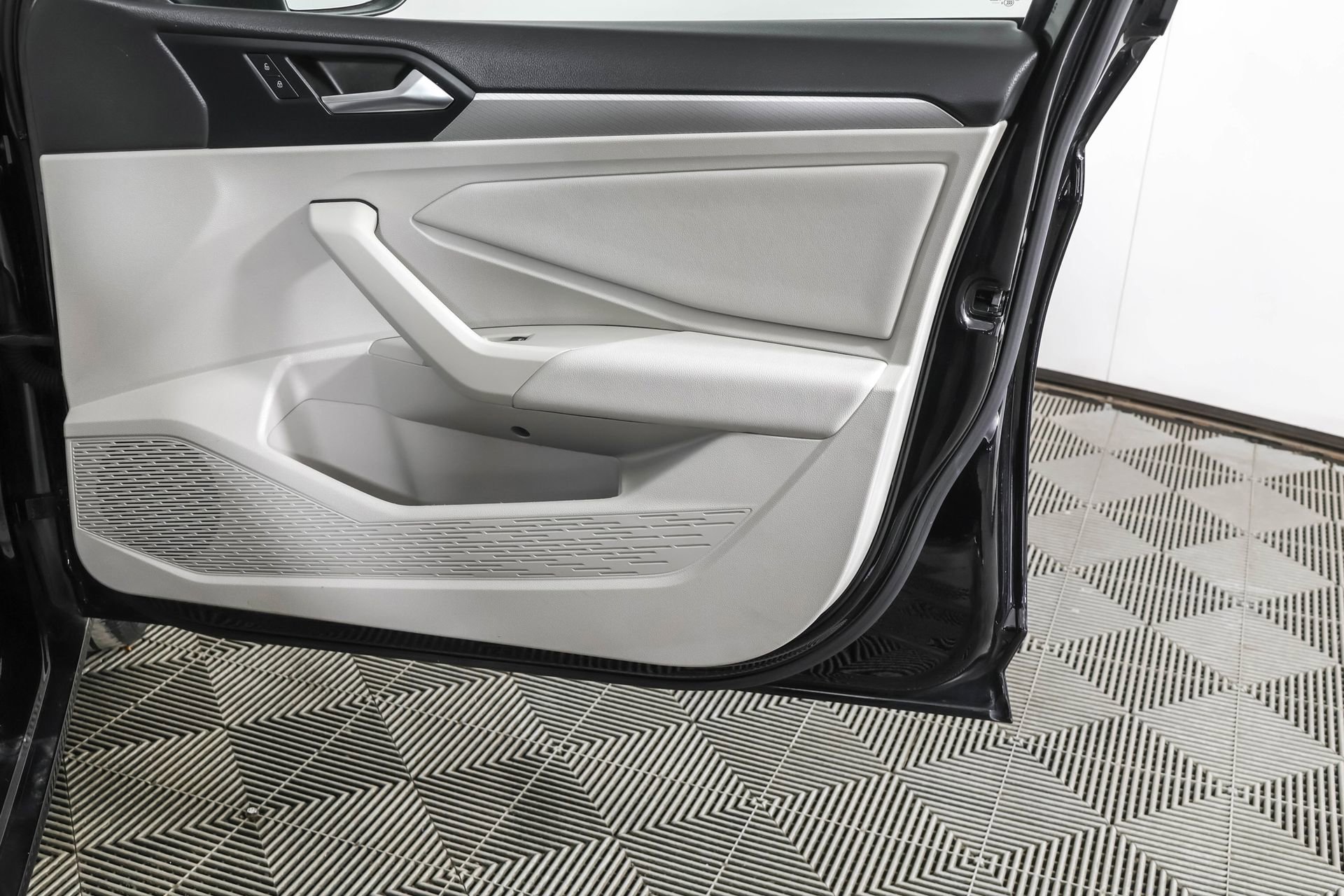 Used 2020 Volkswagen Jetta SE w/ SE Cold Weather Package image 47