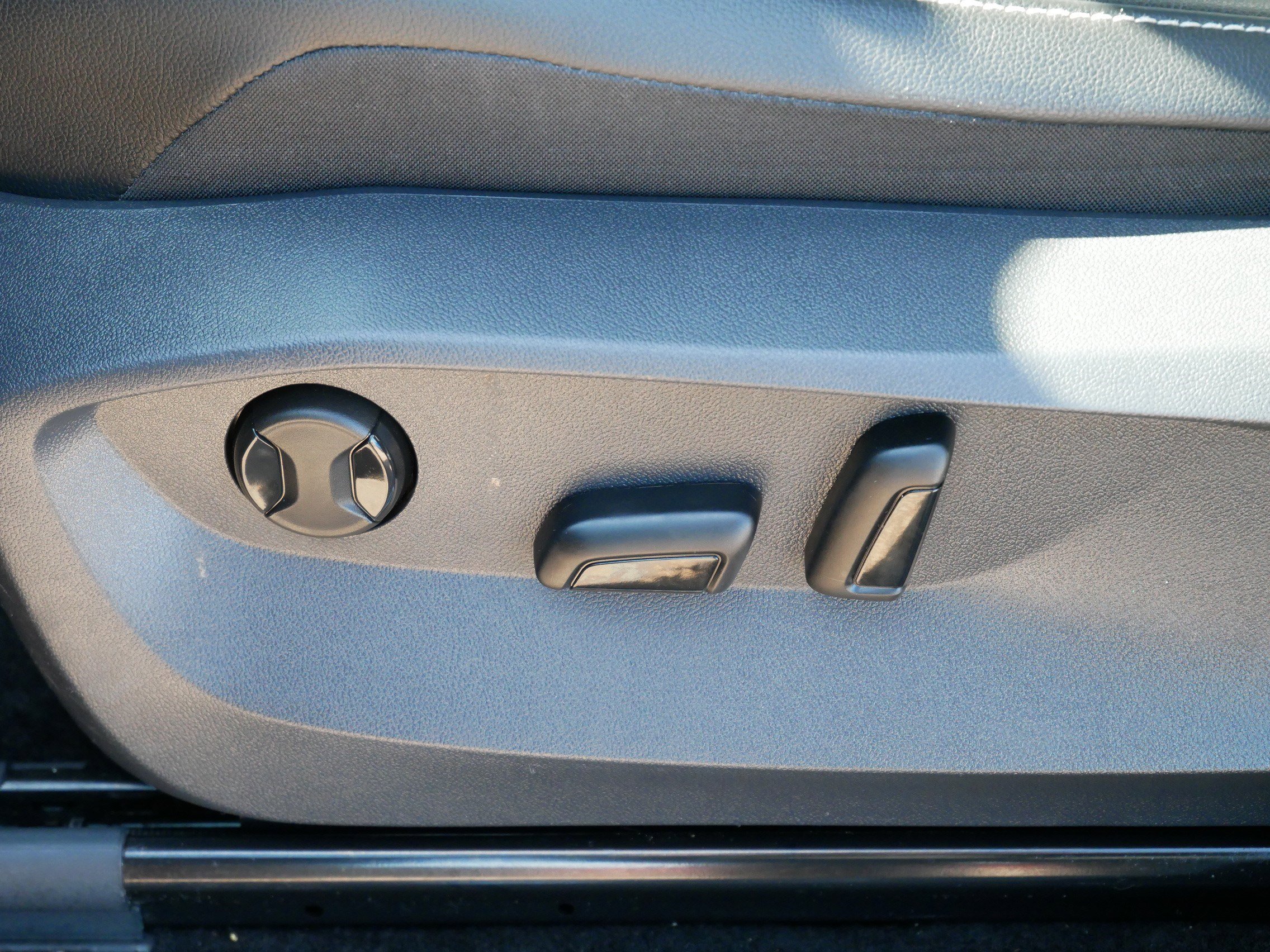 Used 2024 Volkswagen Tiguan SE R-Line w/ MDO Package, Two-Row image 20