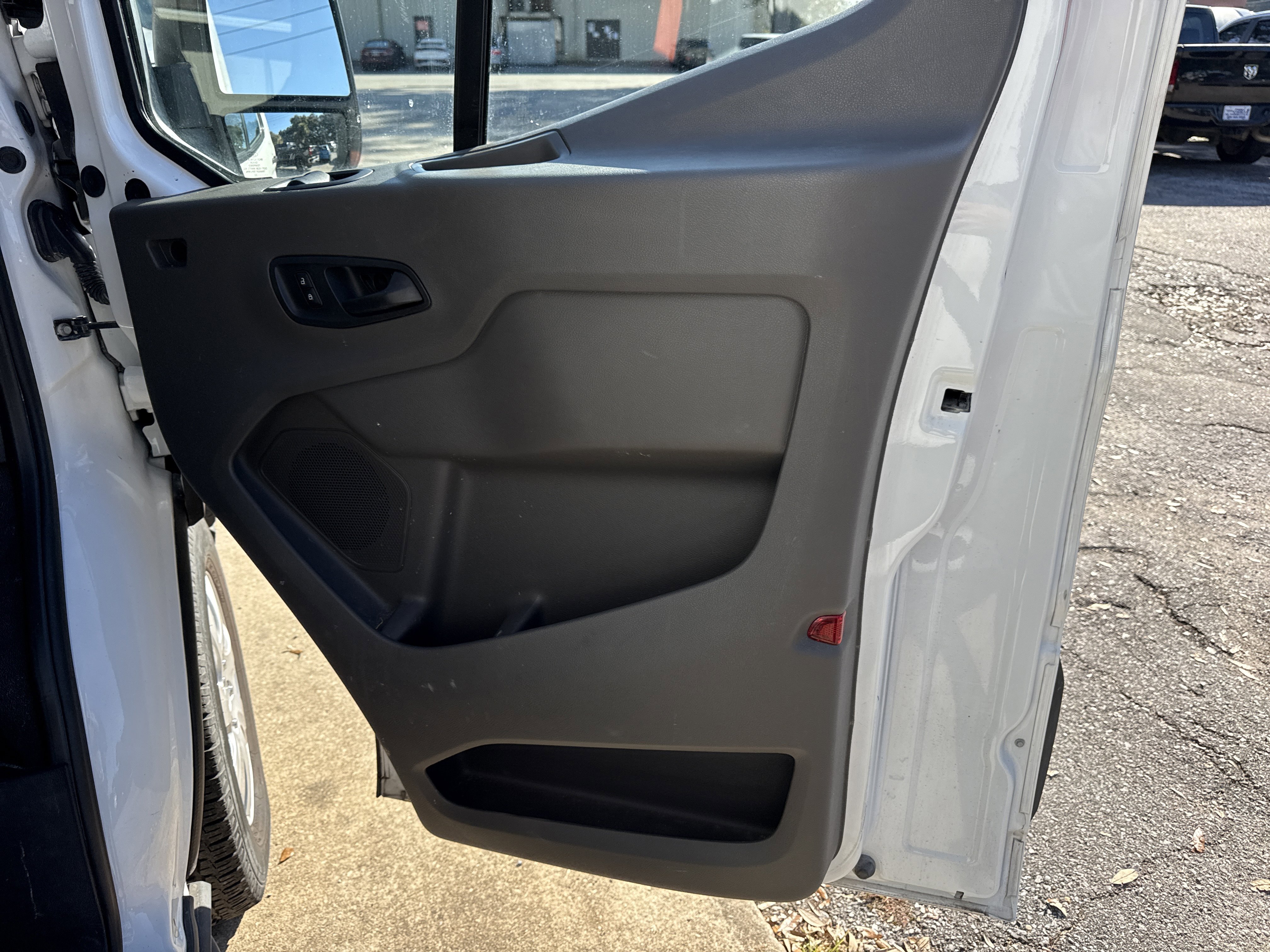 Used 2022 Ford E-Transit 148 High Roof Extended image 24