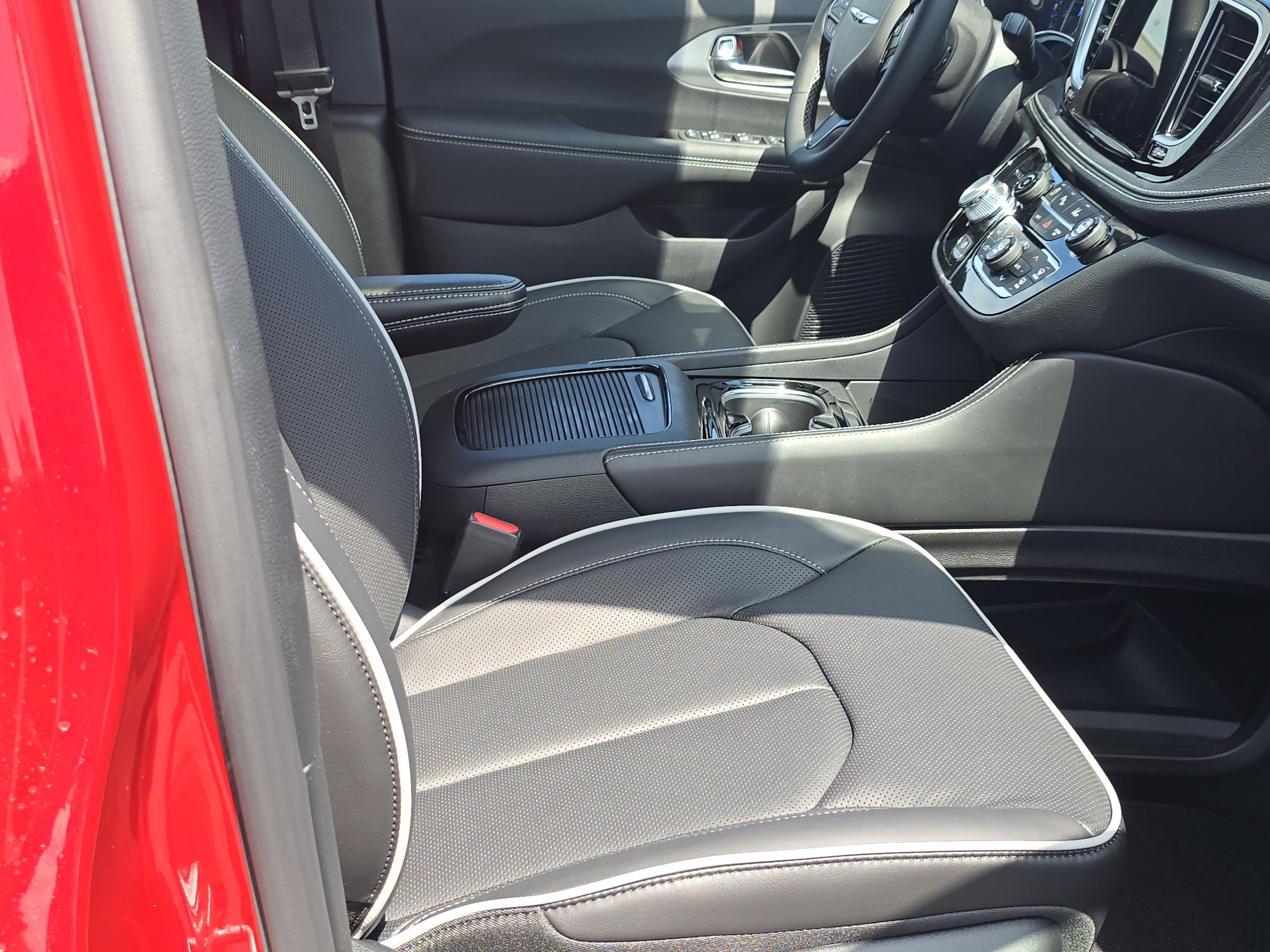 New 2026 Chrysler Pacifica Limited w/ S Appearance Package image 23