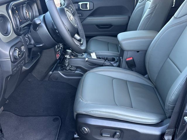 New 2026 Jeep Gladiator Mojave w/ Steel Bumper Group image 9