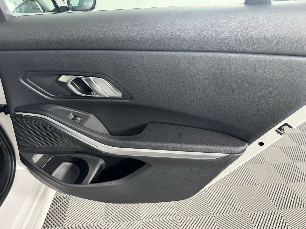 Used 2023 BMW 330i Sedan w/ Premium Package image 28