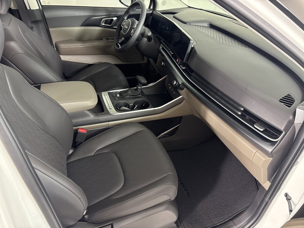 New 2026 Kia Carnival FWD image 16