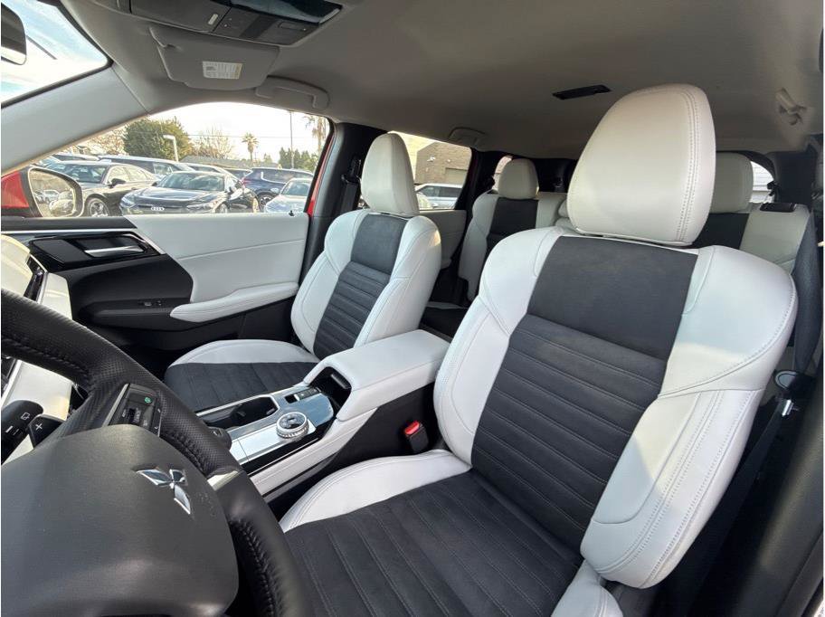 New 2026 Mitsubishi Outlander SE FWD image 17