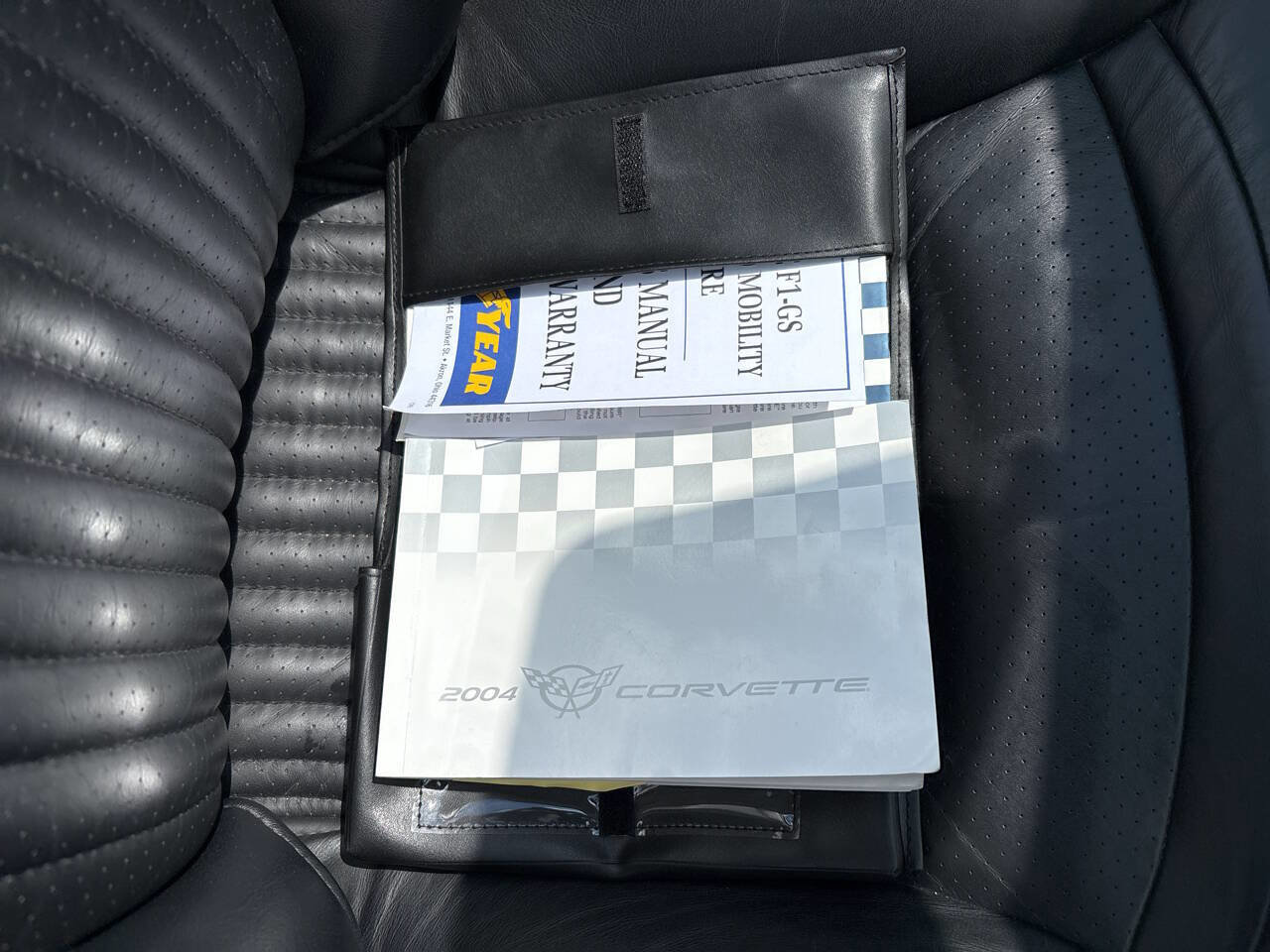 Used 2004 Chevrolet Corvette Convertible w/ Preferred Equipment Group image 19