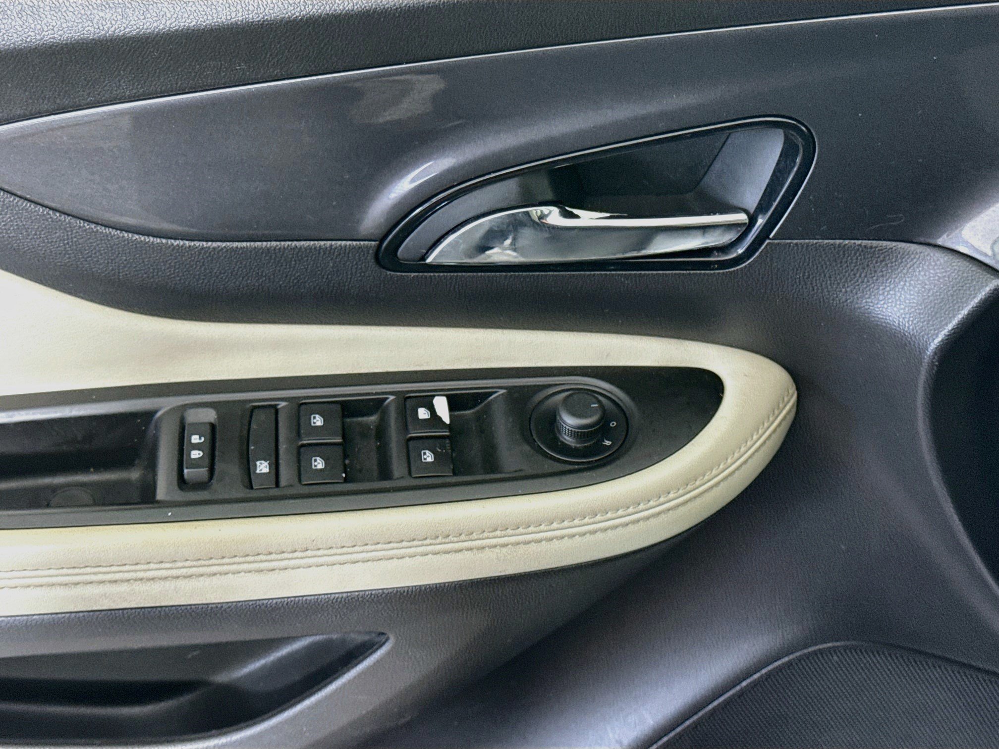 Used 2020 Buick Encore Preferred FWD image 24