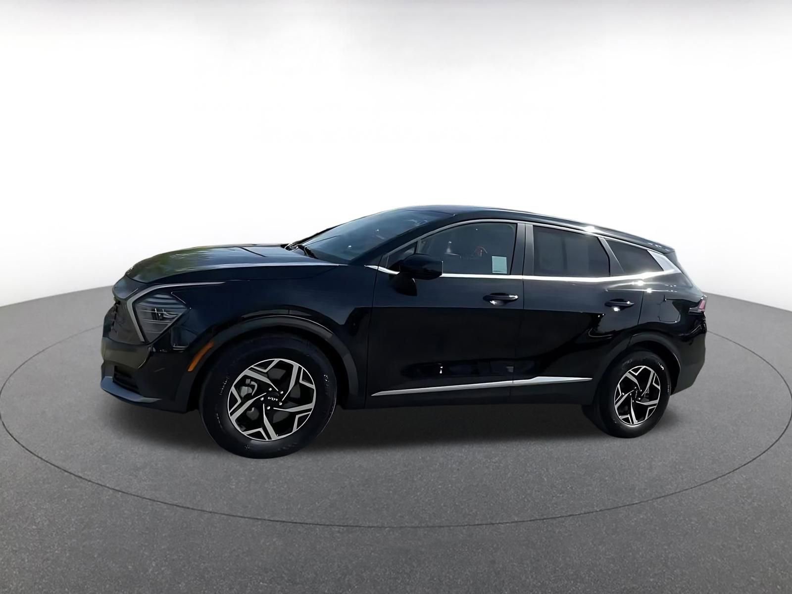 Used 2025 Kia Sportage LX image 8