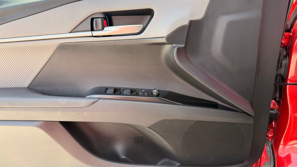 Used 2025 Toyota Camry SE image 22