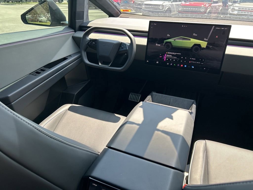 Used 2025 Tesla Cybertruck AWD Crew Cab image 9