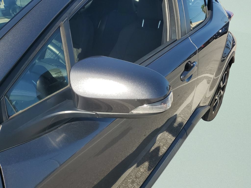 Used 2022 Toyota C-HR XLE FWD image 25