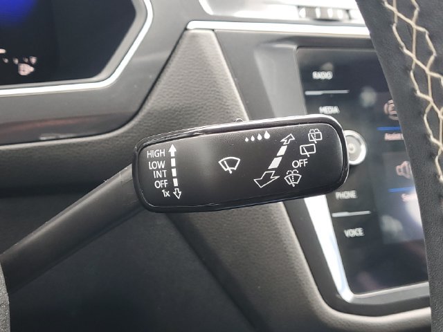 Used 2022 Volkswagen Tiguan SE FWD image 23