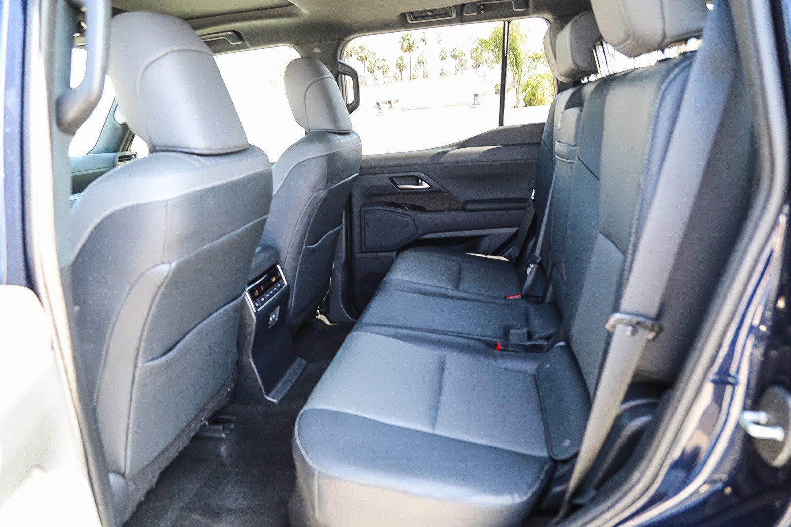 Used 2025 Lexus GX 550 w/ Accessory Package (Z1) image 18