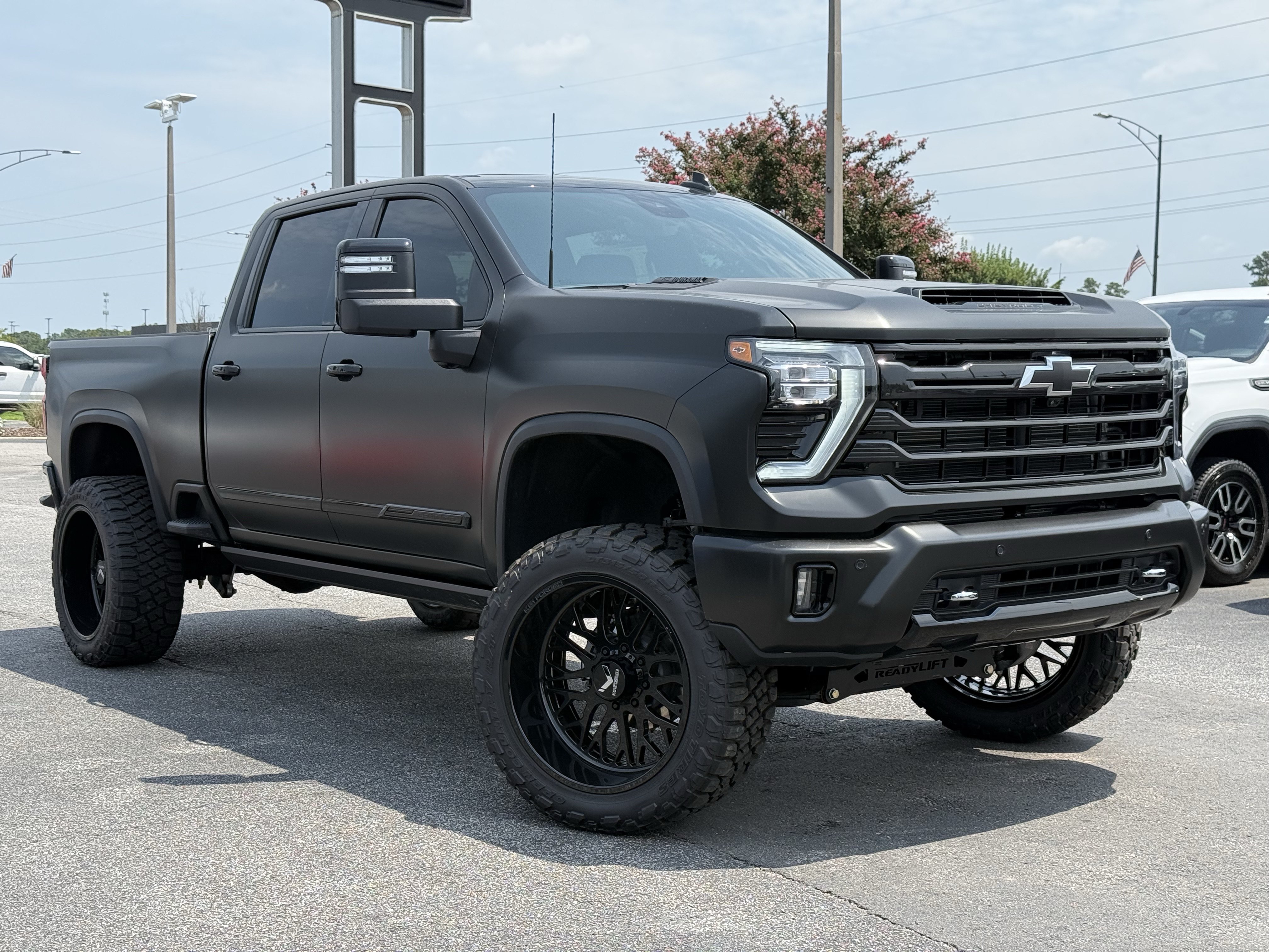 New 2026 Chevrolet Silverado 2500 High Country w/ Midnight Edition AWD/4WD image 2