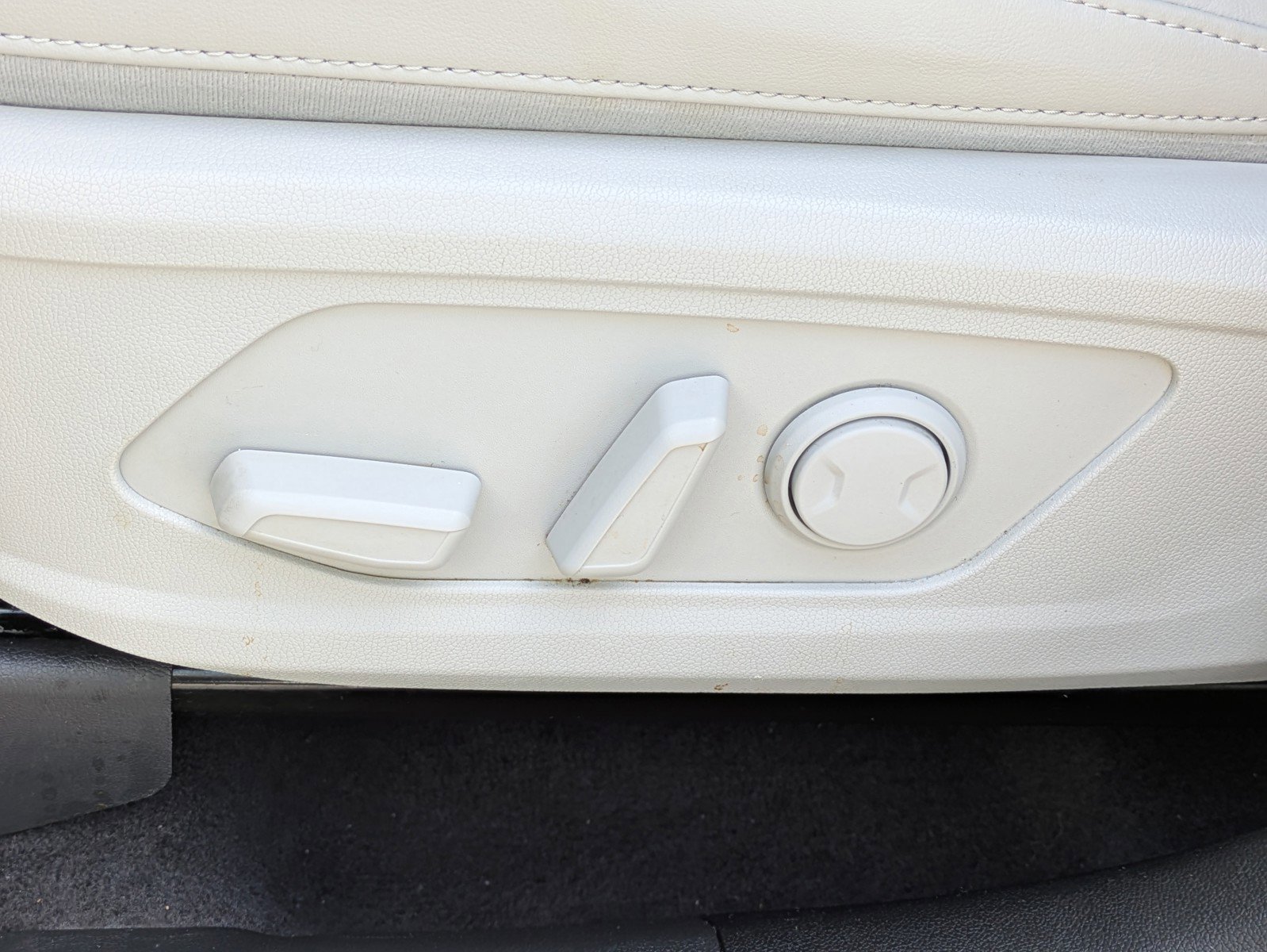 Certified 2025 Kia Sorento SX image 18