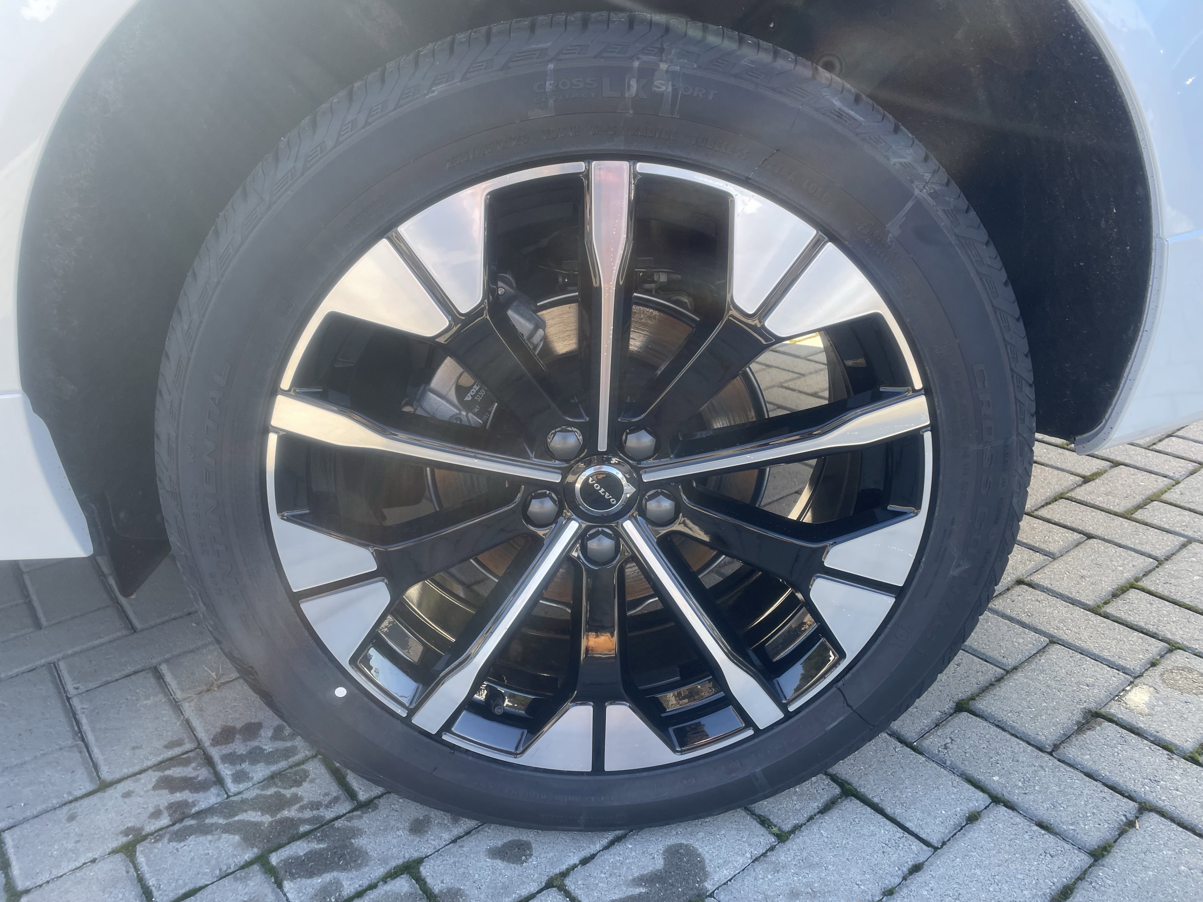 New 2026 Volvo XC60 B5 Plus w/ Protection Package Premier image 8