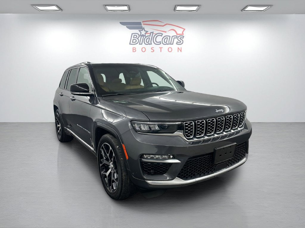 Used 2023 Jeep Grand Cherokee Summit AWD/4WD image 3