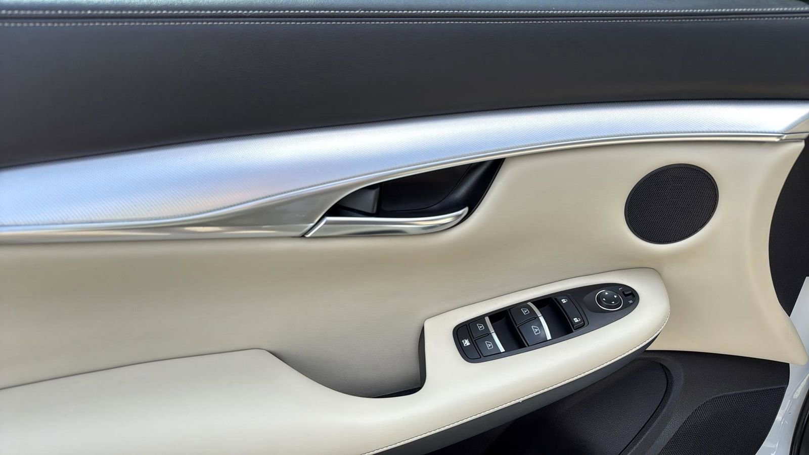 Used 2019 INFINITI QX50 Luxe w/ Cargo Package image 12