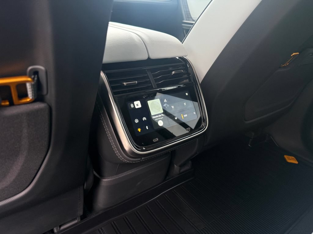 Used 2023 Rivian R1S Adventure AWD/4WD image 31