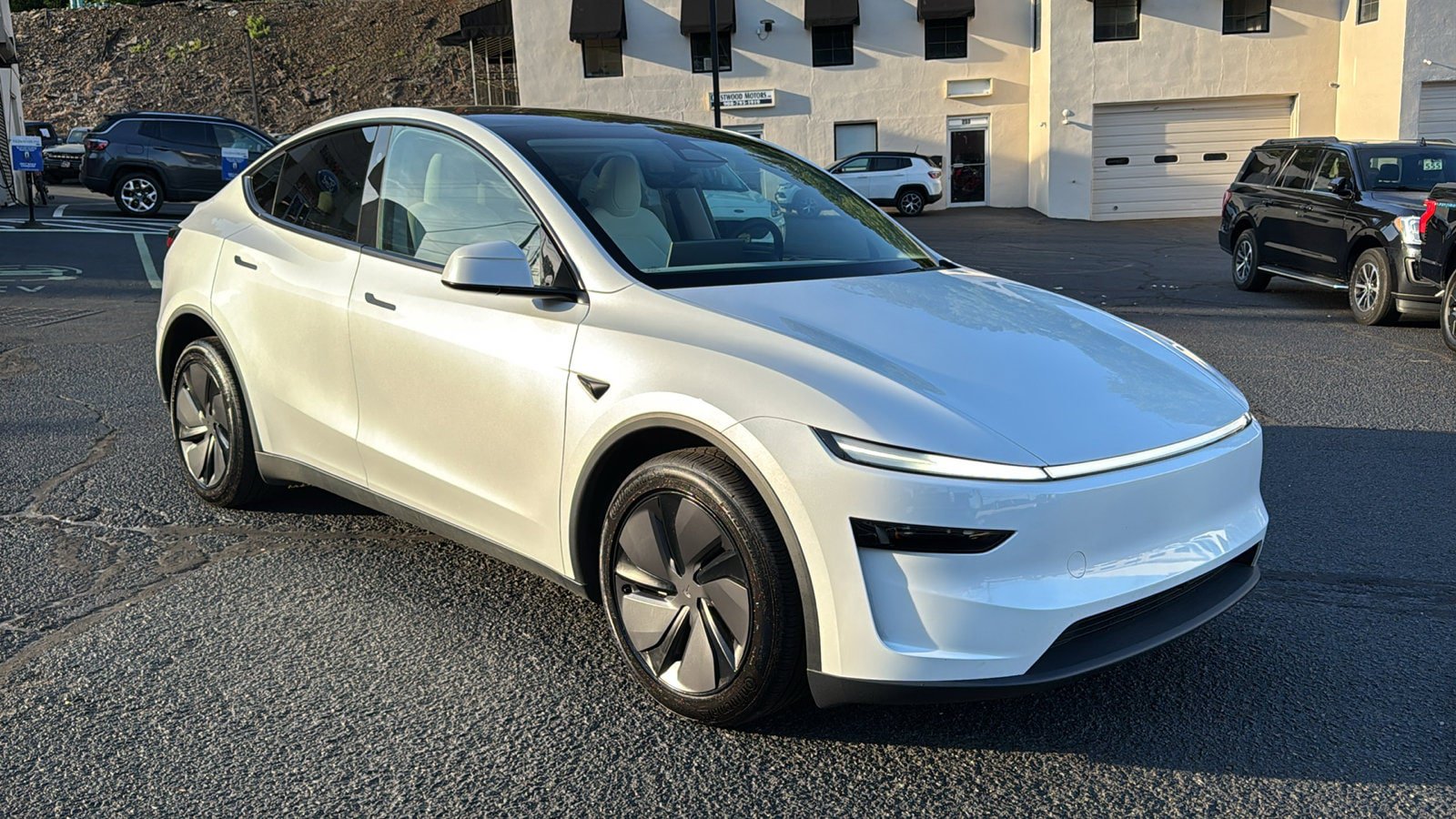 Used 2026 Tesla Model Y 2WD image 3