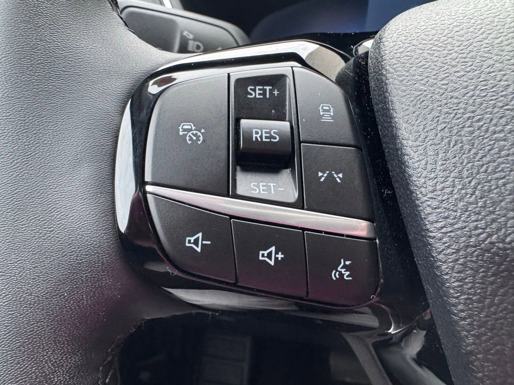 Certified 2023 Ford Escape SE w/ PHEV Premium Package image 40