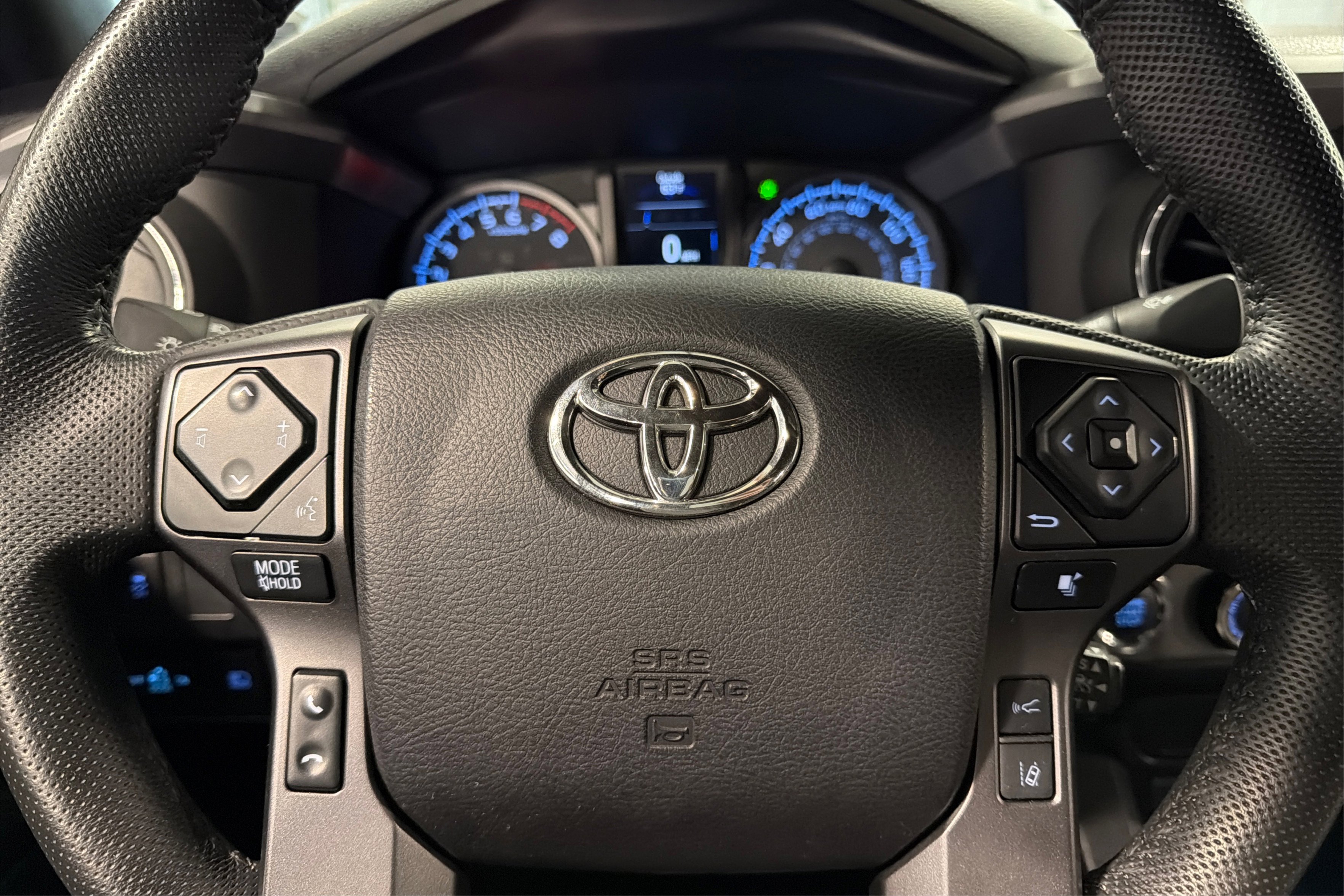 Used 2022 Toyota Tacoma TRD Off-Road AWD/4WD image 21