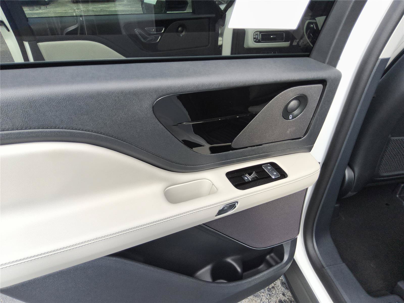 New 2026 Lincoln Aviator Reserve w/ Illumination Package RWD image 18