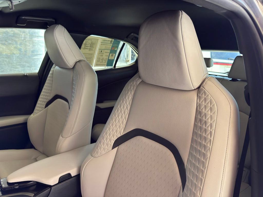 Used 2021 Lexus UX 250h w/ Accessory Package (Z1) AWD/4WD image 16