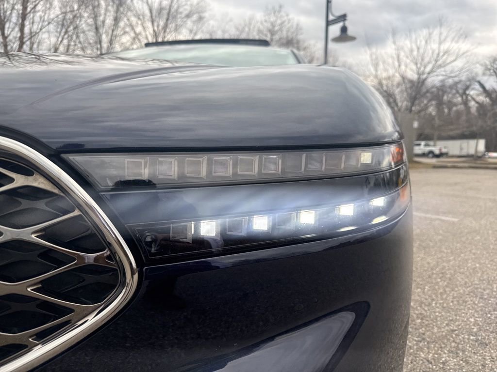 Used 2025 Genesis G90 3.5T image 3