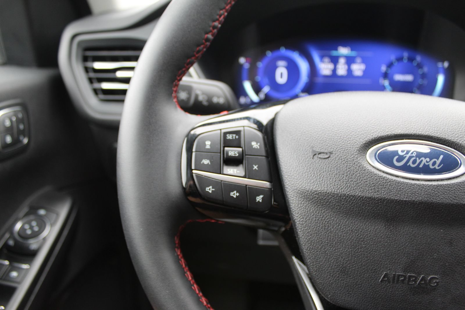 Used 2022 Ford Escape SEL w/ SEL Stealth AWD Package image 27