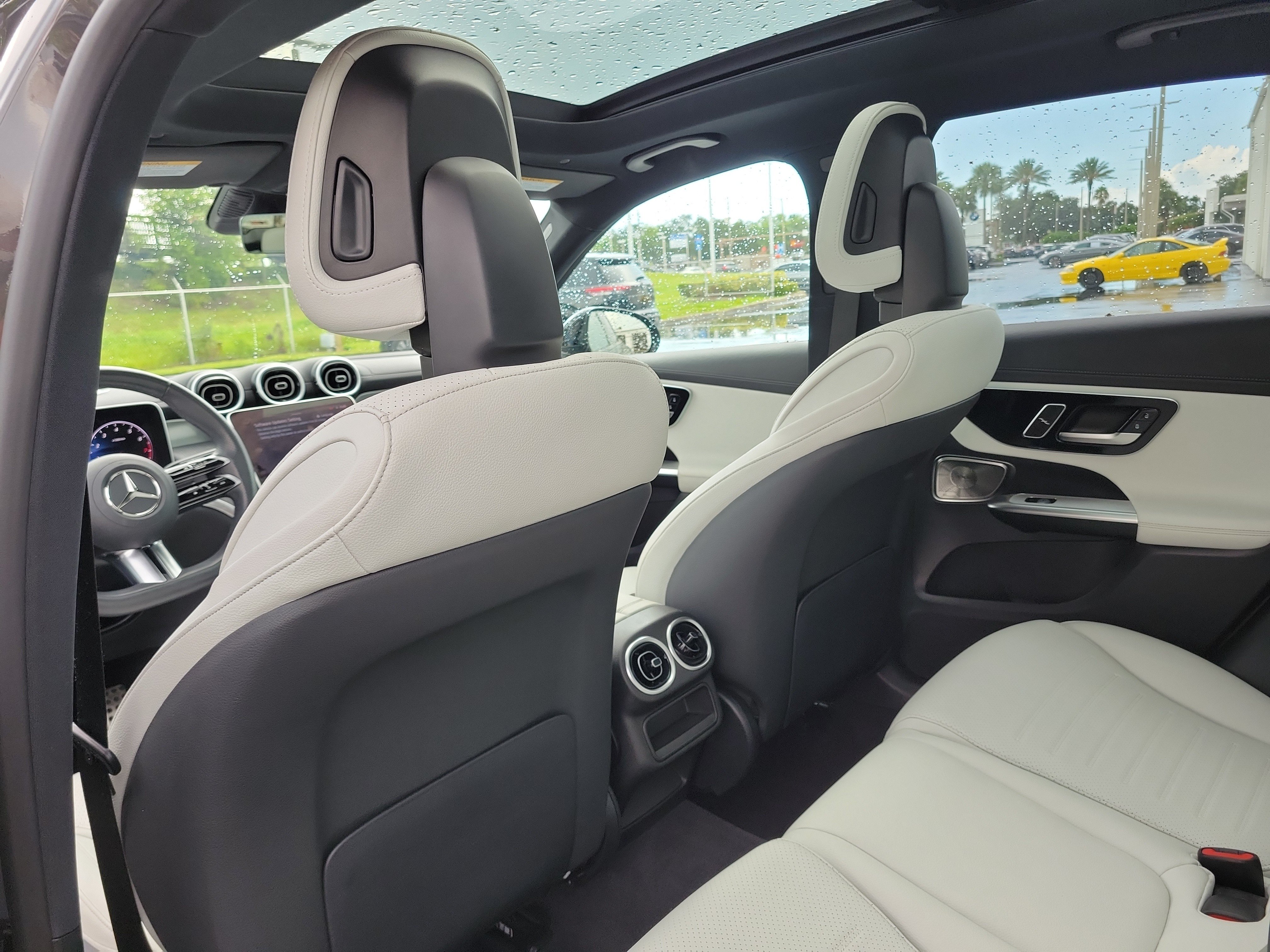 Used 2024 Mercedes-Benz GLC 300 image 11