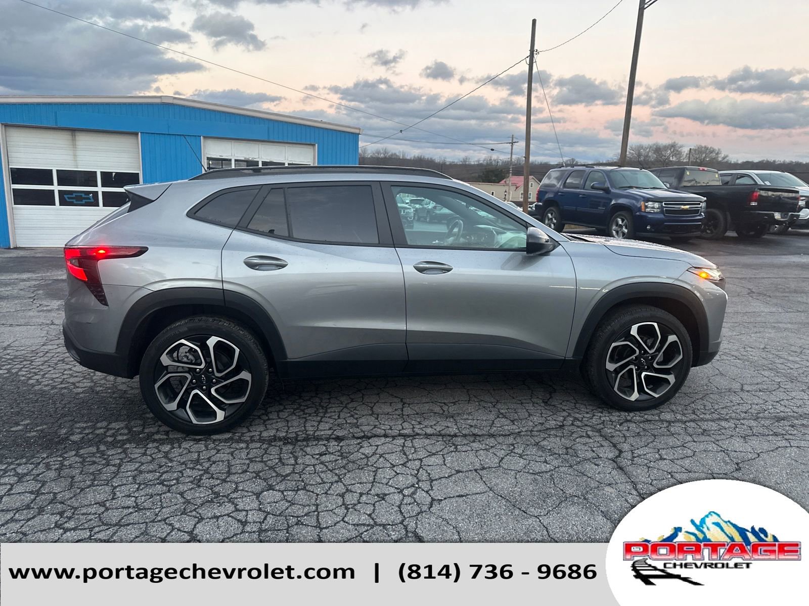 Used 2024 Chevrolet Trax RS w/ Sunroof Package image 7