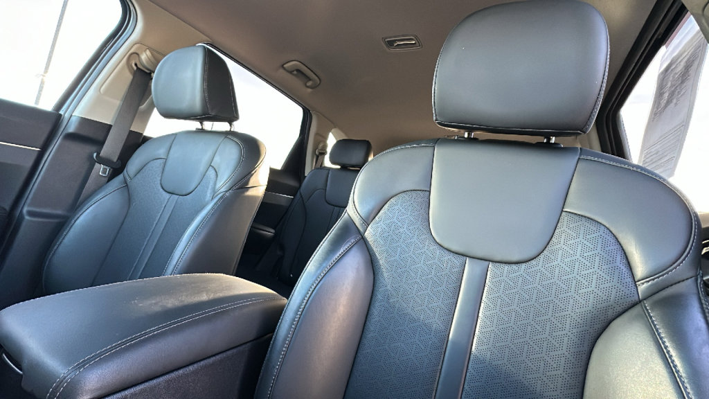 Used 2023 Kia Sorento EX image 11