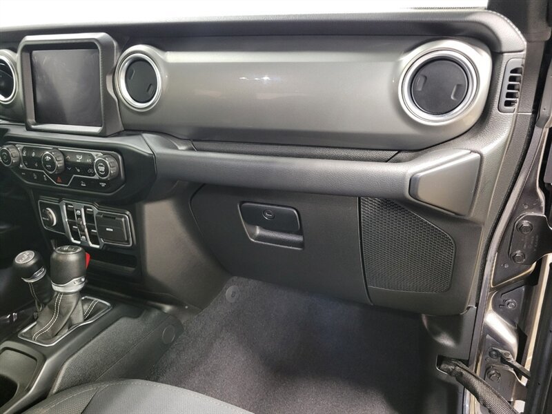 Used 2022 Jeep Wrangler Unlimited Sahara w/ Cold Weather Group AWD/4WD image 51