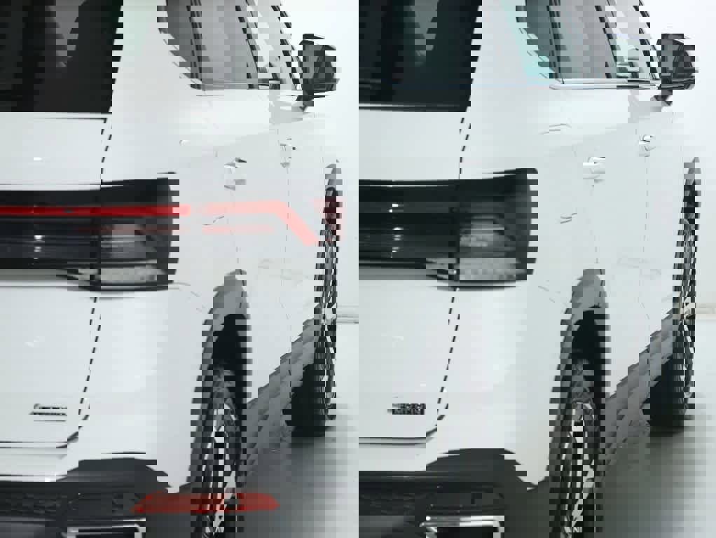 Certified 2025 Volkswagen Taos SEL image 45