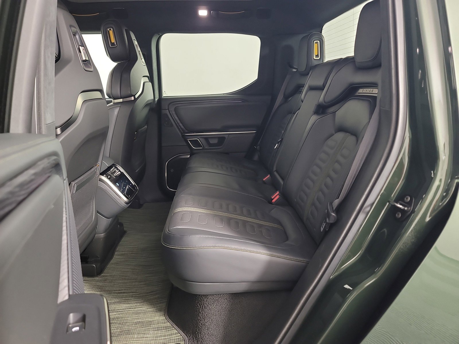 Used 2024 Rivian R1T Adventure AWD/4WD image 21