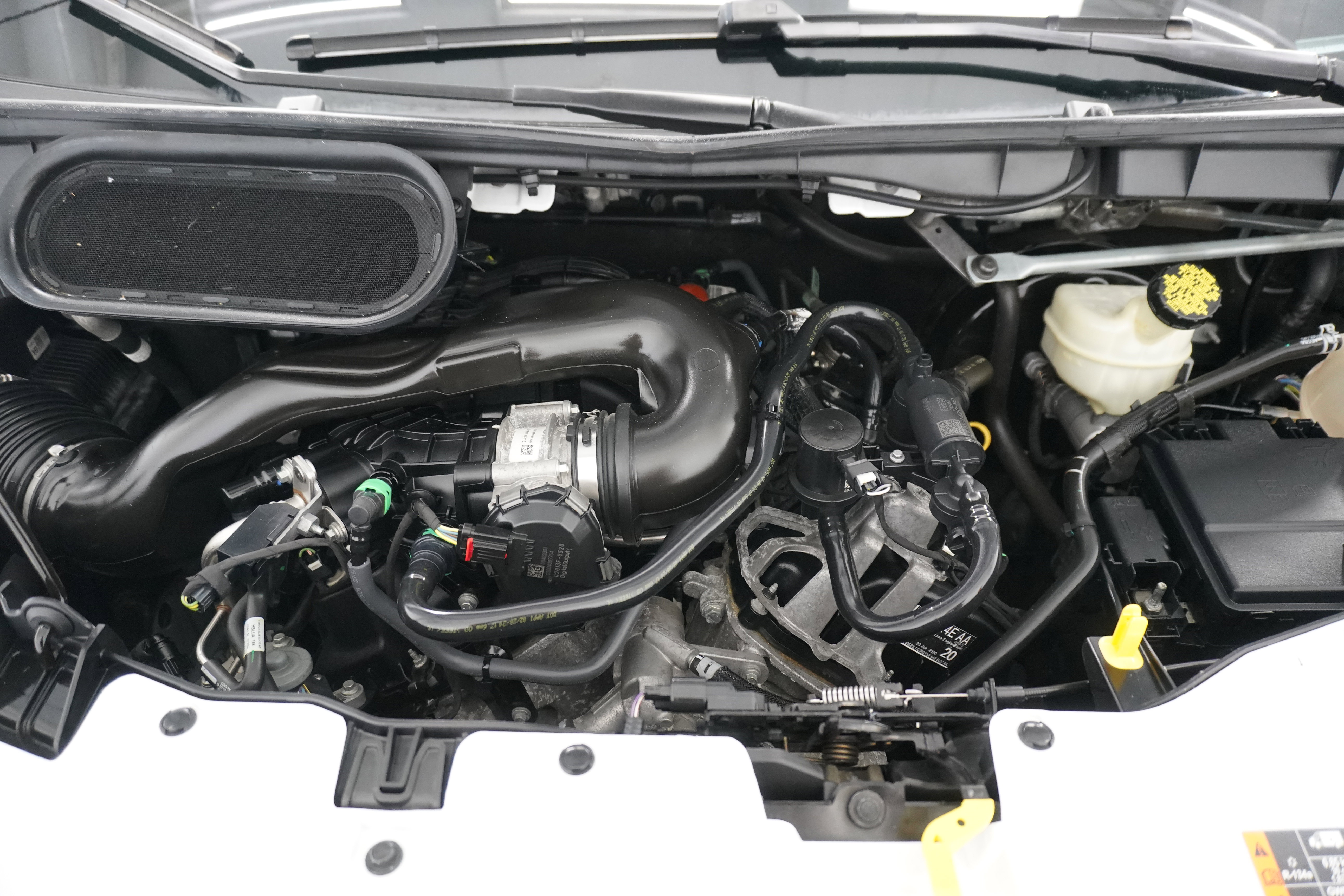 Used 2020 Ford Transit 250 Medium Roof w/ Load Area Protection Package image 22