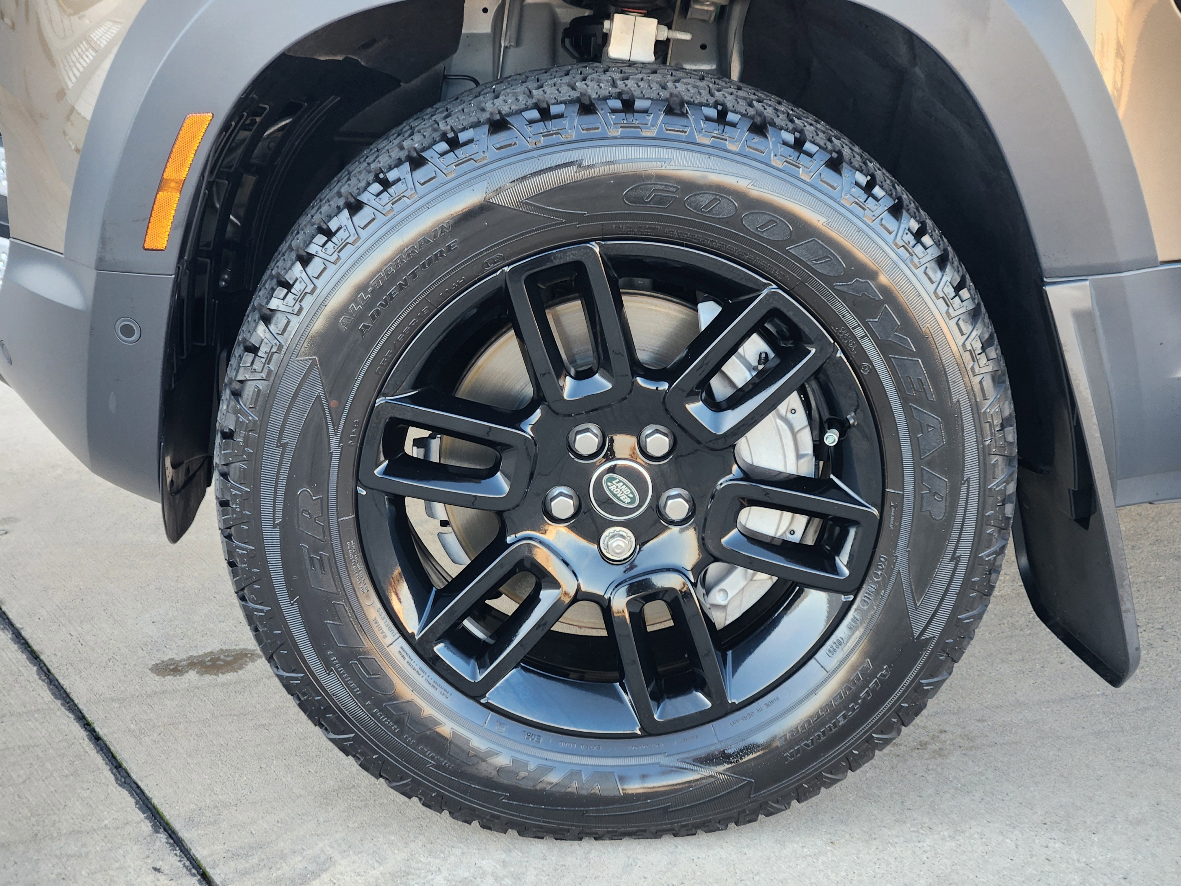 Certified 2025 Land Rover Defender 90 S image 11