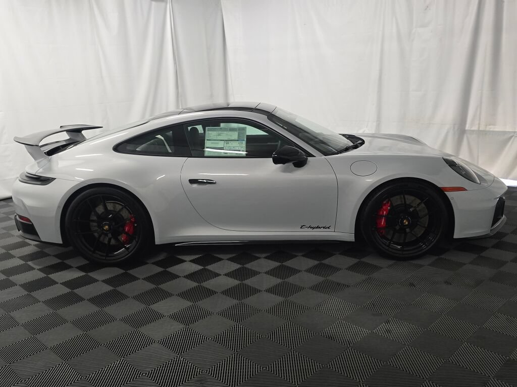 New 2026 Porsche 911 Carrera GTS RWD image 8